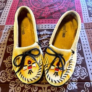 Minnetonka thunderbird moccasins - almost new!